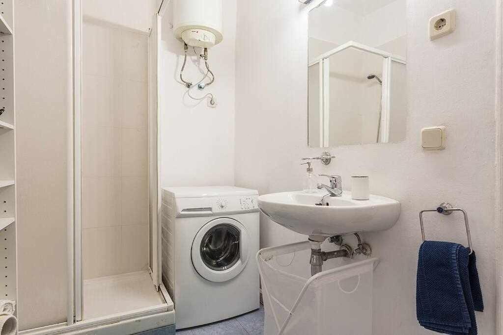Piso Confortable Y Centrico Apartment Madrid Bagian luar foto